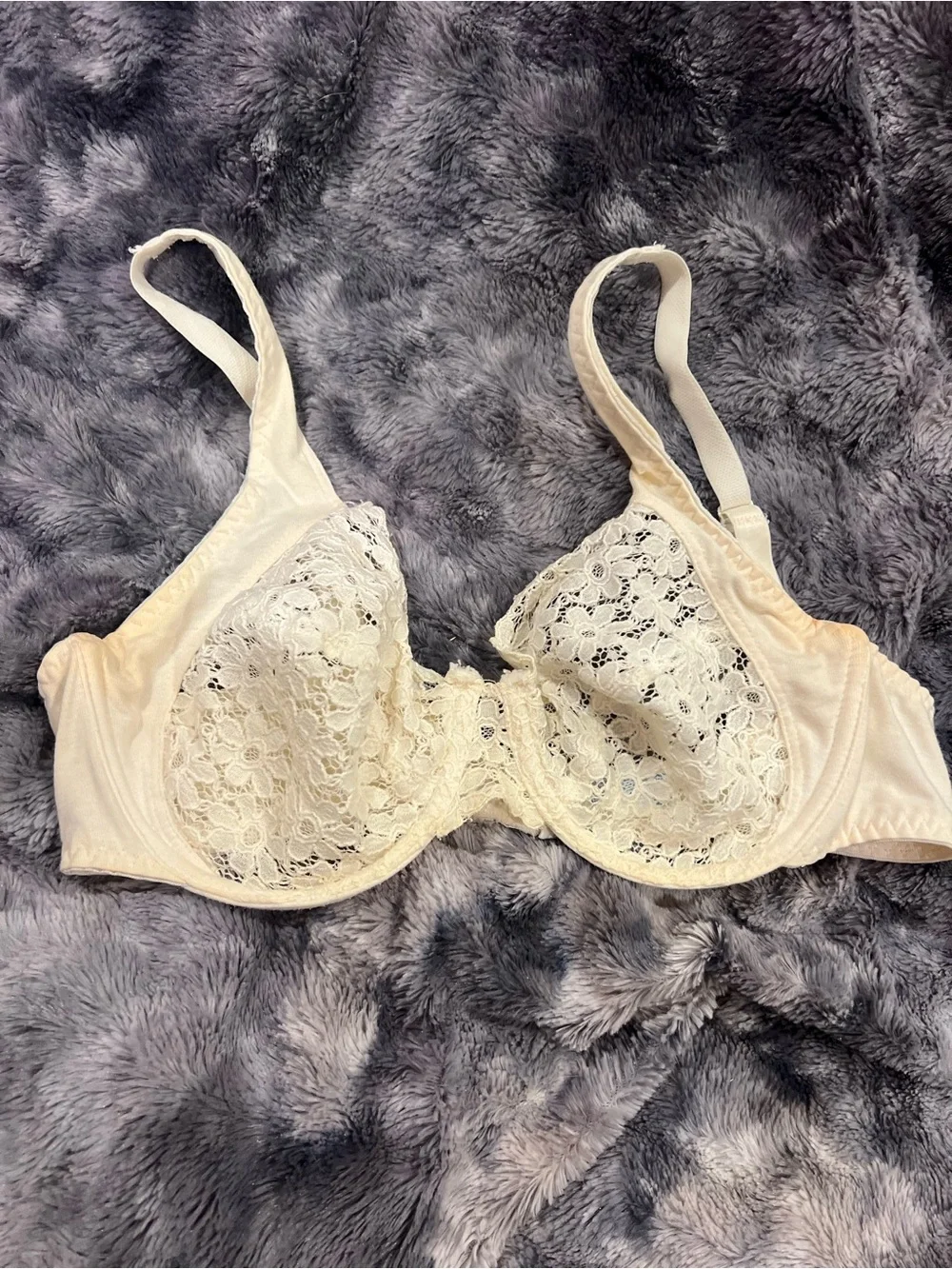 Maidenform Cream Lace Underwire Bra